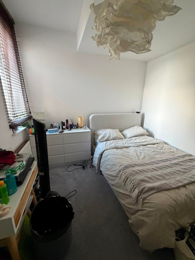 Double room in 2 bed flat in Clapham North Main Photo