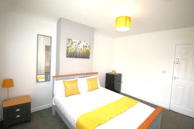 🏡 Premium Double Room | 💡 All Bills Included Main Photo