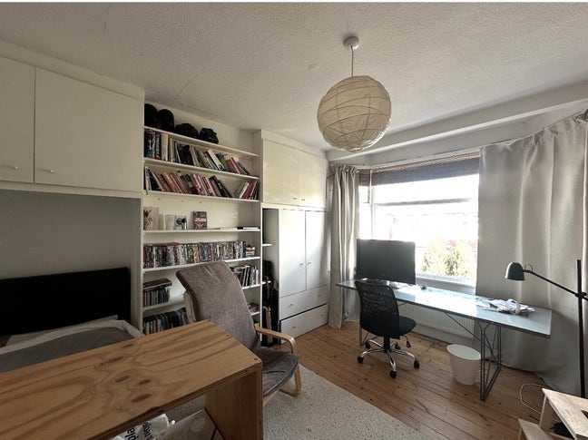A spacious modern double room available  Main Photo