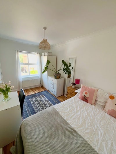 Double room all bills included, private bathroom Main Photo
