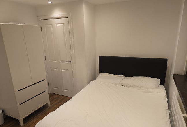 Large Double Room to Rent in Paddington Bills Incl Main Photo