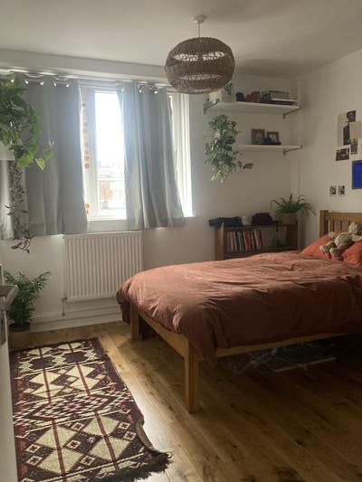 Bright Double Room in a Quiet Home Main Photo
