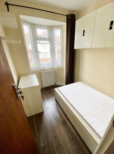 🏠 Single Room (Box Room) to Rent in Wembley Main Photo