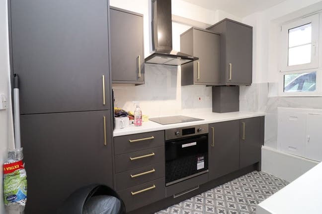 Just Refurbished Double Room in Old Street!! N1  Main Photo