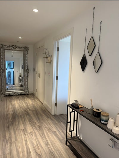 2 bedroom new build flat on high street Main Photo