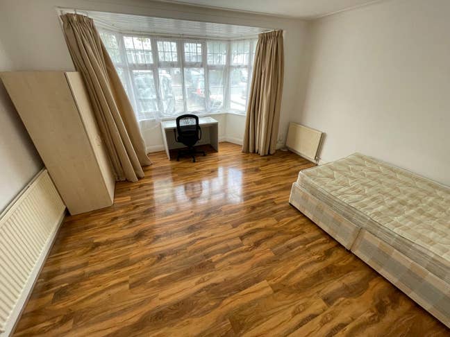 Bright Double Room to Rent in Hendon – NW4 Main Photo