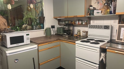 Lovely room to rent in friendly home. Main Photo