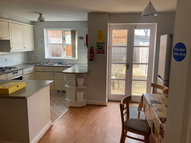 Student house Aldershot. Last two rooms! Main Photo