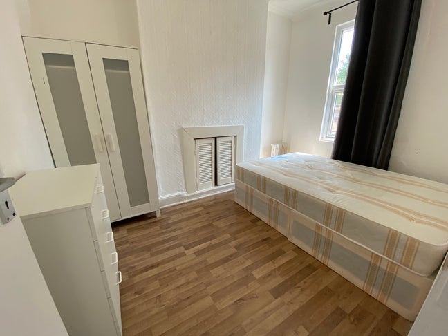 Double Room Quiet Flat 2 mins to Jubilee Line Main Photo