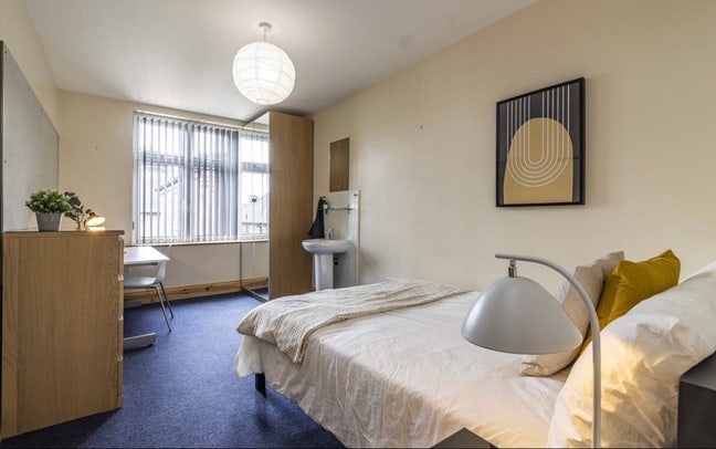Room Available – Lenton – &pound;760 Pcm Including Bills Main Photo