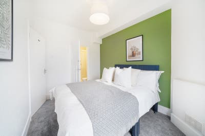 😍Ensuite With Study In All Fem Home✨ Main Photo