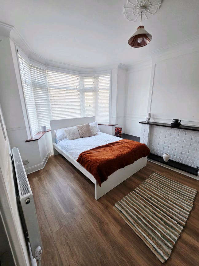 Large Double Room| Newly Renovated Home |Bills inc Main Photo