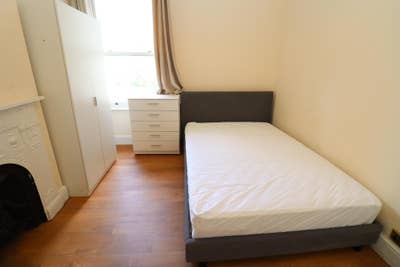 Last Room in This Refurbished Property!! Main Photo