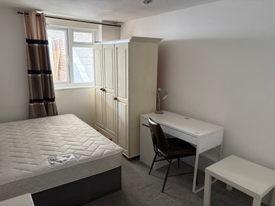 Very Large Double Room Main Photo