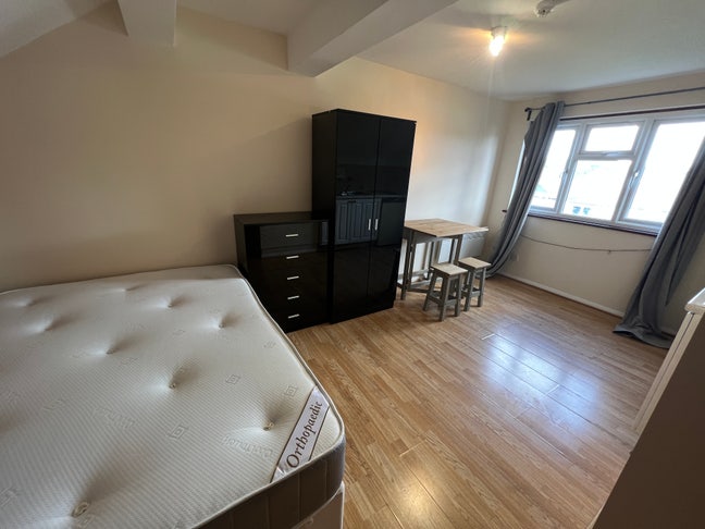 Spacious Studio Loft Quiet House w/garden  Main Photo