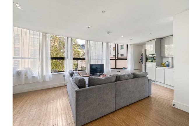 Brilliant location 2 bedroom SW18 Main Photo