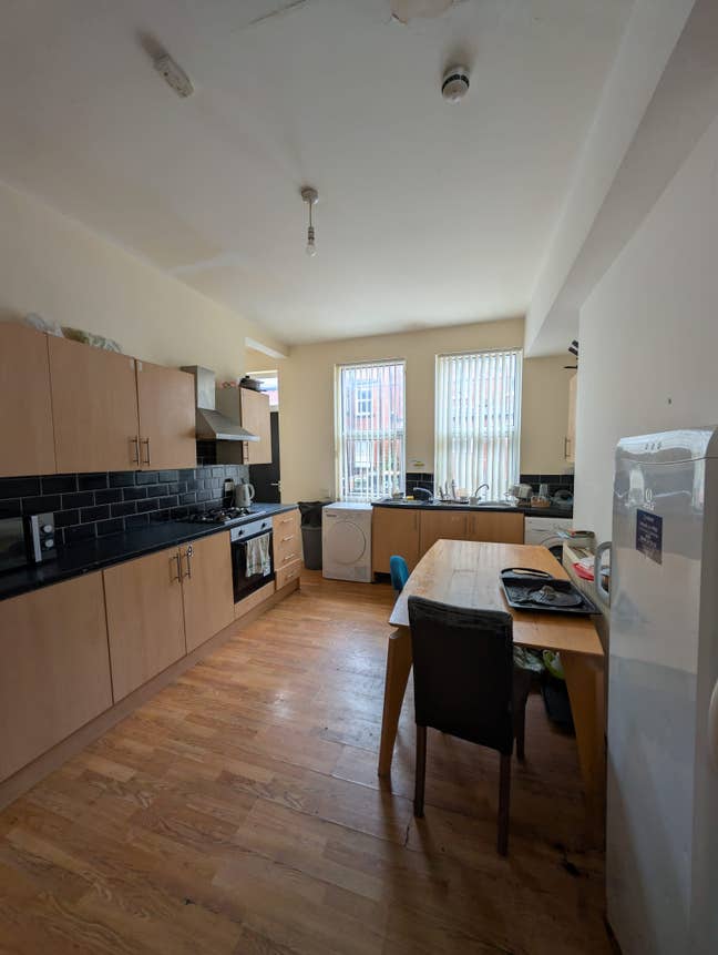 Room in Share House Estcourt Avenue LS6 26 oct 26 Main Photo