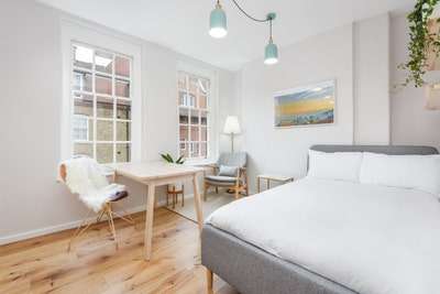 Central coliving flat - Light-filled room. All inc Main Photo