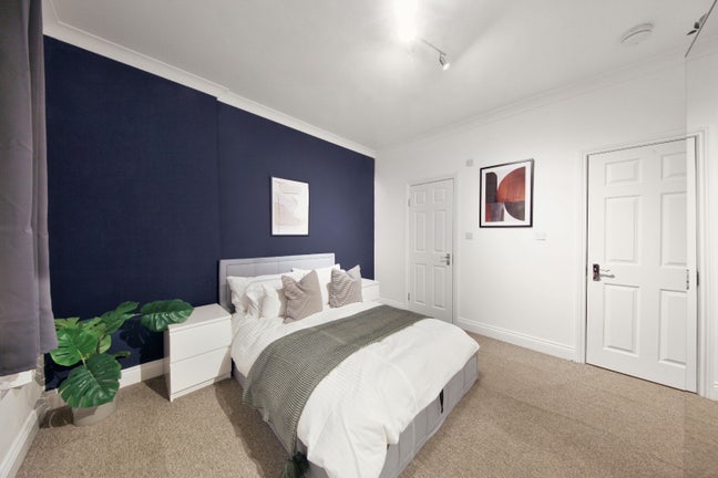 😍Simple Clean Double Room | W13🏡 Main Photo