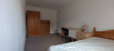 Large Dble Room in Clean and Friendly H/Share  Main Photo