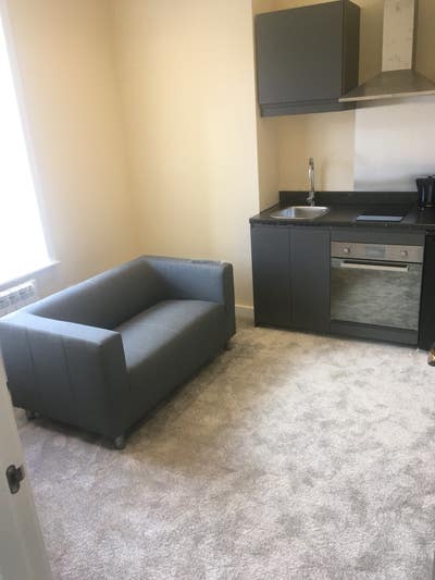 1 Bedroom Flat with Bills included! Main Photo