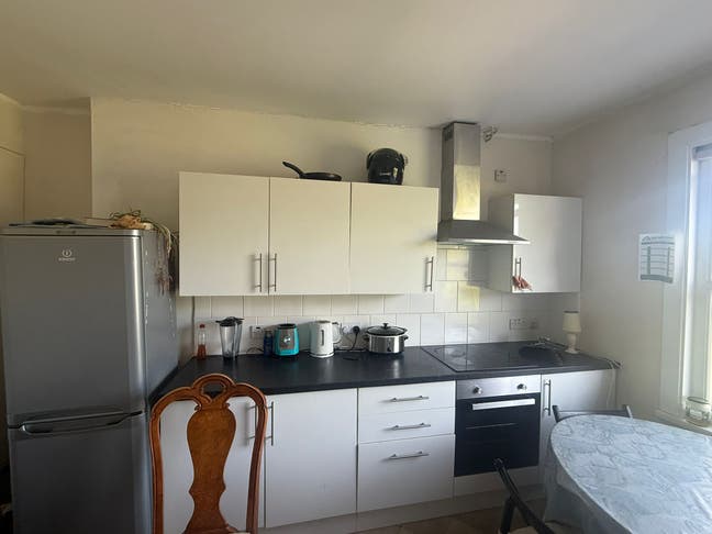 Comfortable and Quiet Room Available- south norwod Main Photo