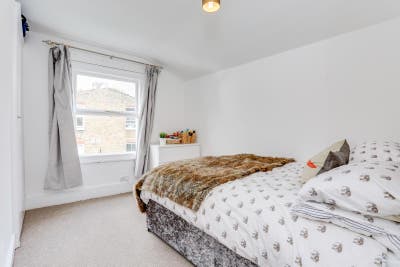 Parsons Green Double Bedroom Main Photo