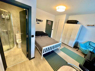 Spacious Studio in Clean House 8 mins to Jubilee  Main Photo