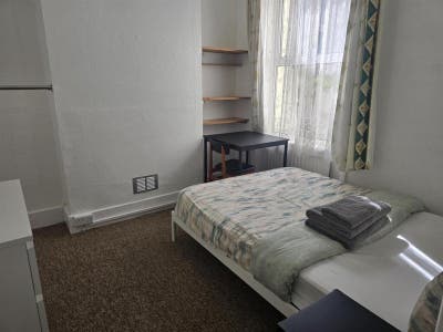 &pound;498 Double Room available 10th Sept Main Photo