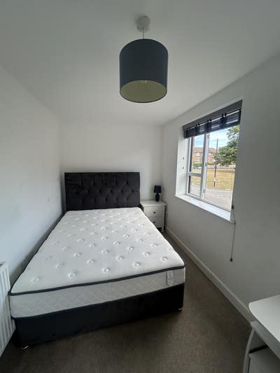 Double room in Merstham to rent Main Photo