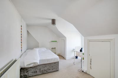 Double Room available in Ealing | W13 Main Photo