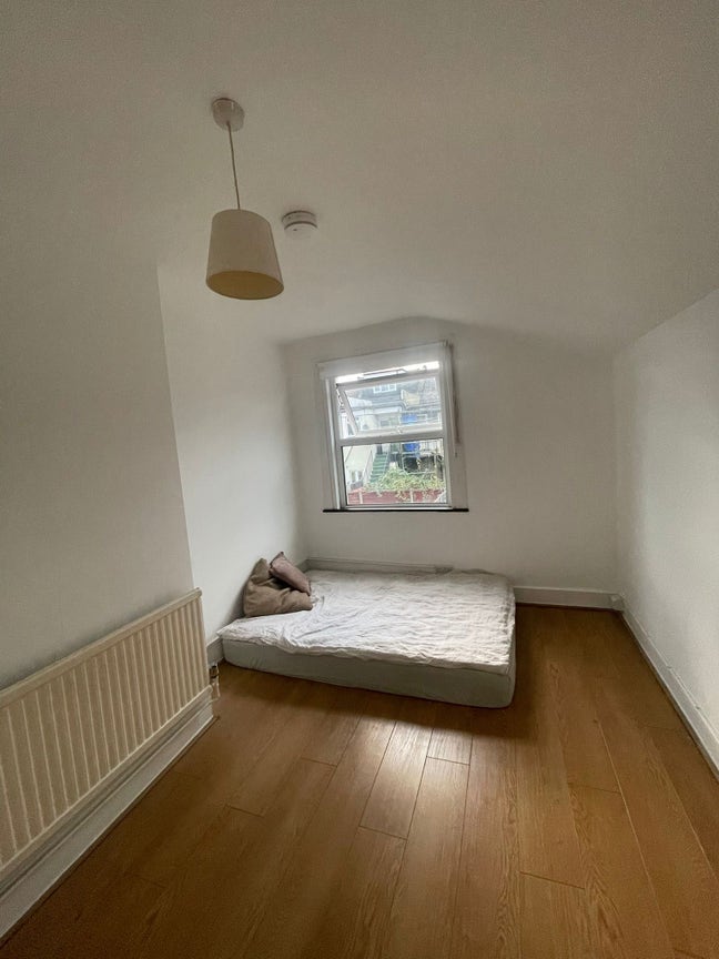 Decent sized double room lgbt+ house  Main Photo