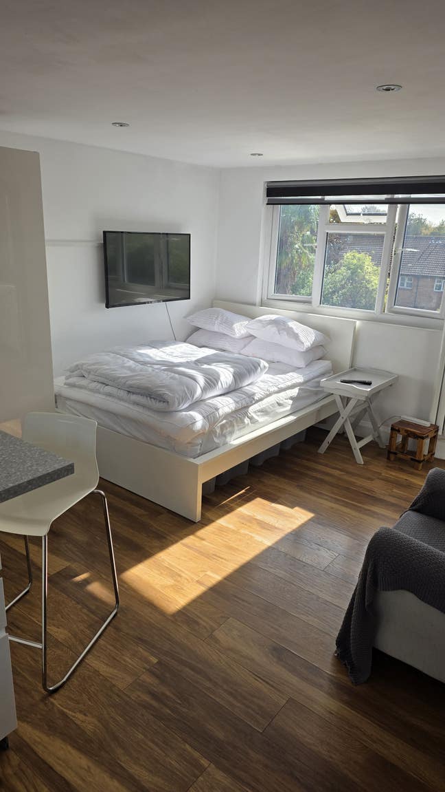 Modern studio Studio flat is available Main Photo