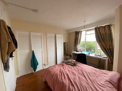 Double Room in a Prime Edgware Rd 3-bed Flat !SOON Main Photo