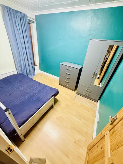 Modern Double and single room for single occupancy Main Photo