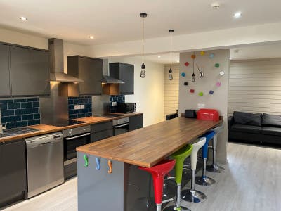 3 Rooms available in great house! Main Photo