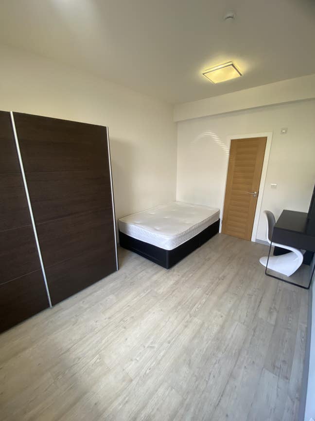 3 Rooms available in great house! Main Photo