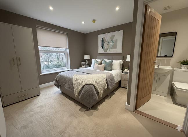 😍  Ensuite Rooms - Close to Train Station (7Sr) Main Photo