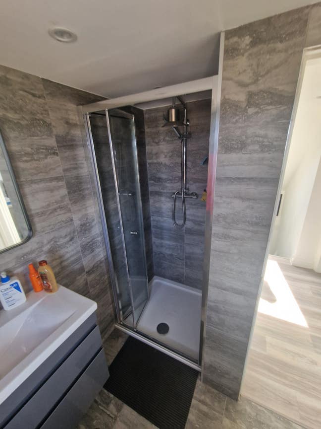 Double Bedroom Available close to city centre Main Photo