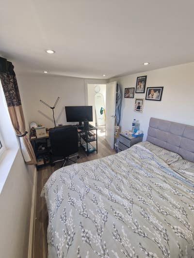 Double Bedroom Available close to city centre Main Photo