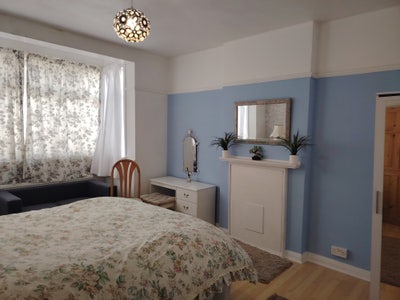One double bedroom available short term Main Photo