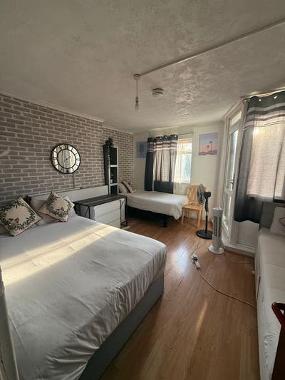Stepney Green, E1, Charming 4 Bedroom Apartment  Main Photo