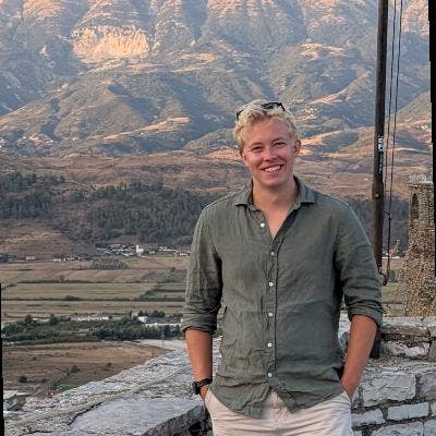 Looking for Double Room / Buddy up in SW London Main Photo