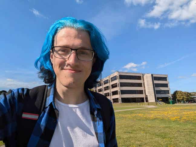Queer looking for a double room! Main Photo