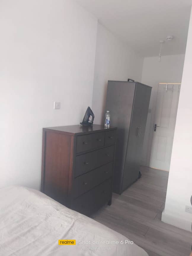 Spacious En-Suite Room Available SE12 0TG Main Photo