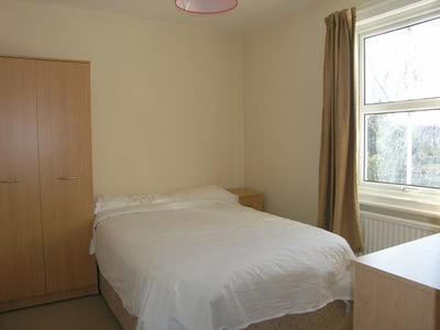 Double room available in Central Caversham Main Photo