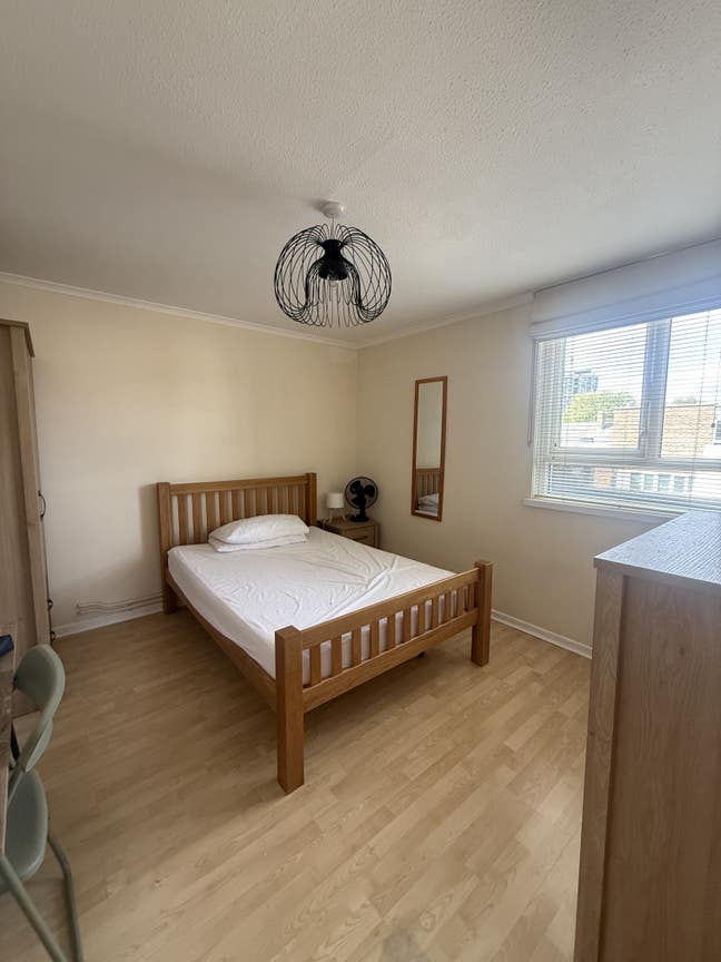 Large Double Room in Kennington  Main Photo