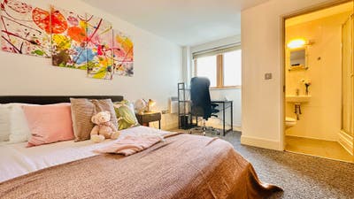 🌆Ensuite 🌆  Wapping Magic Next to Tower Bridge🍻 Main Photo