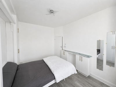 Two Rooms Available in 2-Bed Flat – SE6 2ES Main Photo