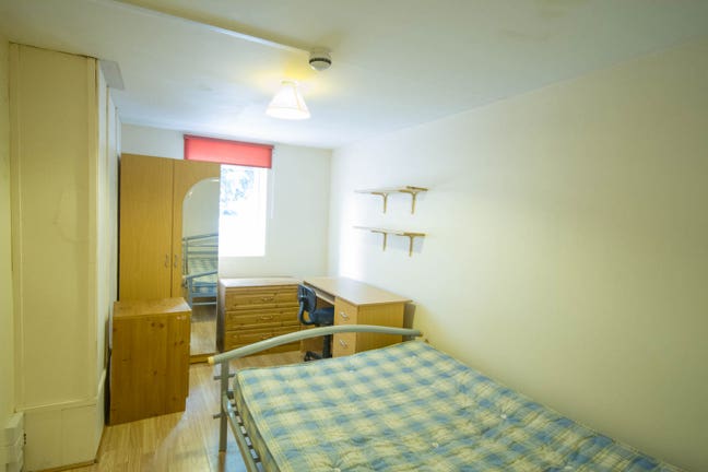 Double Room Close to Uxbridge Town Centre  Main Photo
